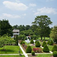 Help to decide between two dresses please!!!