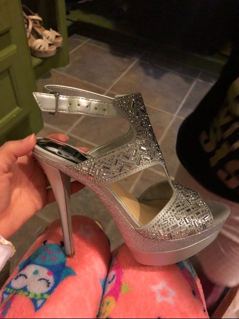 Let me see your shoes! - 1