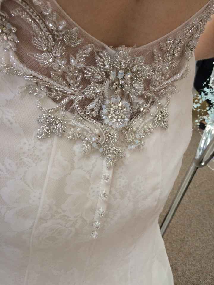 I looove dress threads! Are you rocking white?