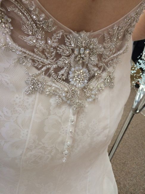 I looove dress threads! Are you rocking white?