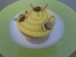 Centerpiece ideas for bumble bee themed wedding