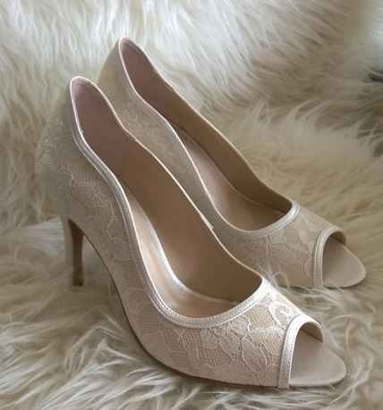 Ladies in lace...show me your shoes