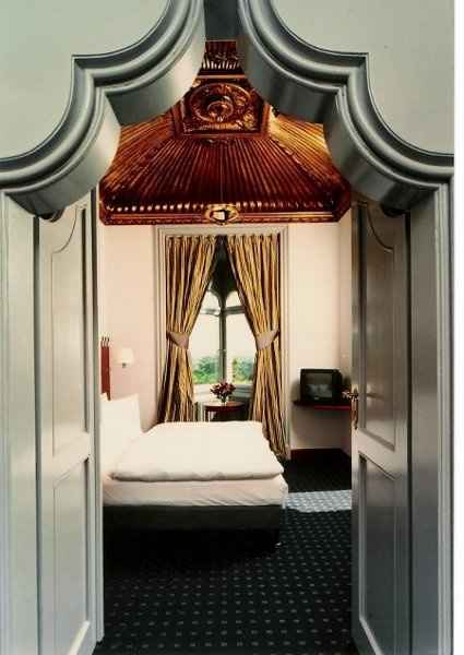 Going to a Wedding...Staying in a Castle!!!