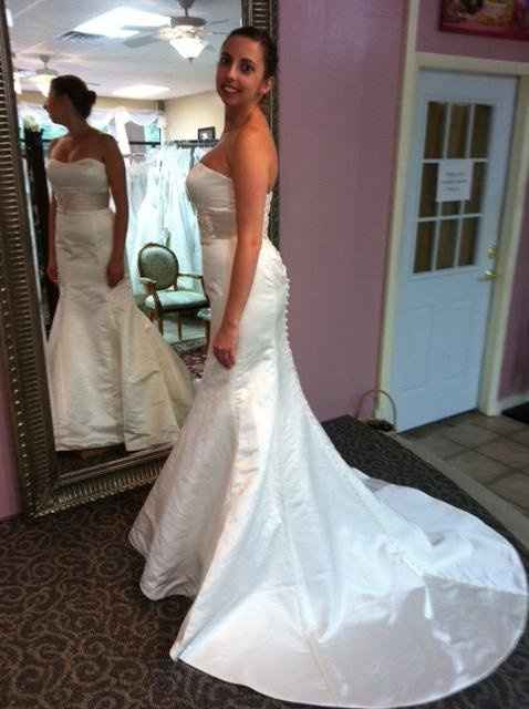 I'm backkkk....and...I bought a DRESS!!!!! **dress and make up trial pics**