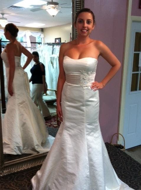 I'm backkkk....and...I bought a DRESS!!!!! **dress and make up trial pics**