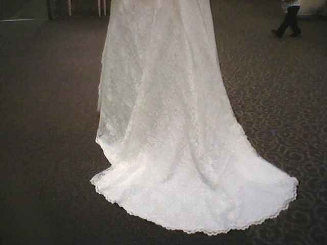Plus size or full figured brides, let's see those gowns!
