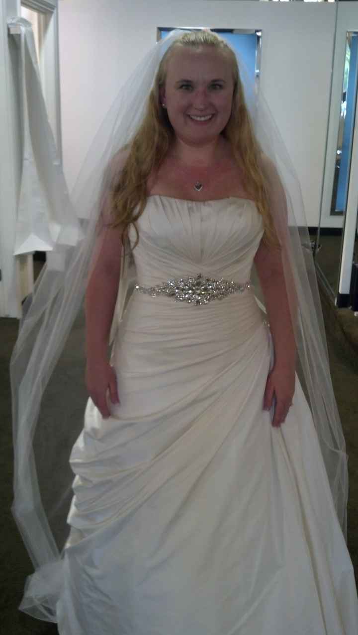 My dress is ready...  *pics*