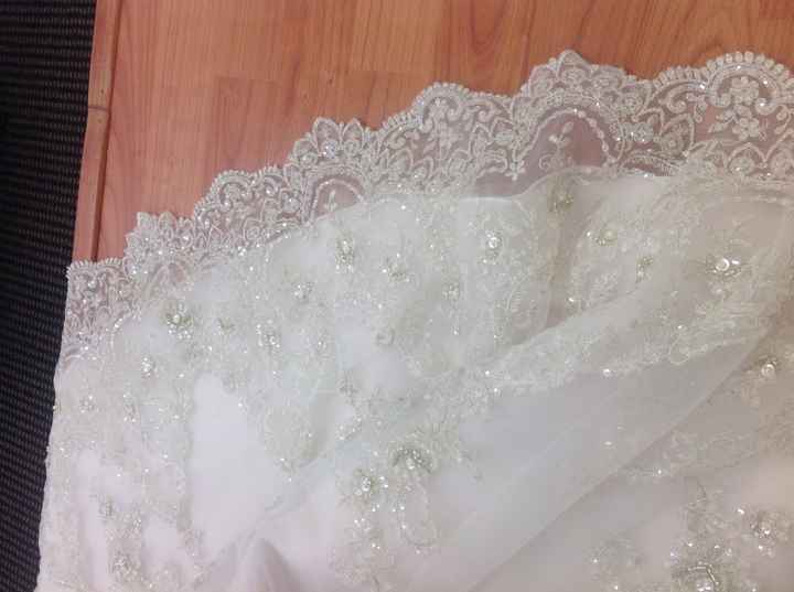 Does the veil color need to match the wedding dress?