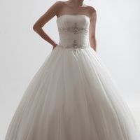 I cant find a wedding dress that would look good with my huge hips!