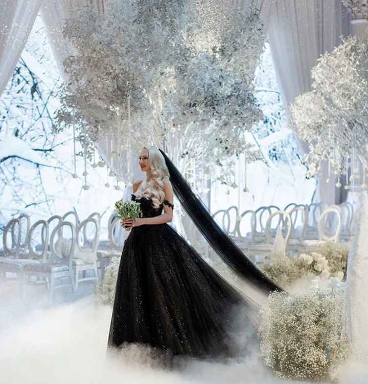 Modern Black Lace & Tulle Drop Waist Mermaid Wedding Dress - VQ