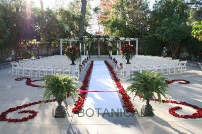 flower petal aisle liner?