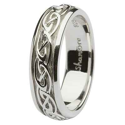 Show me your wedding band!