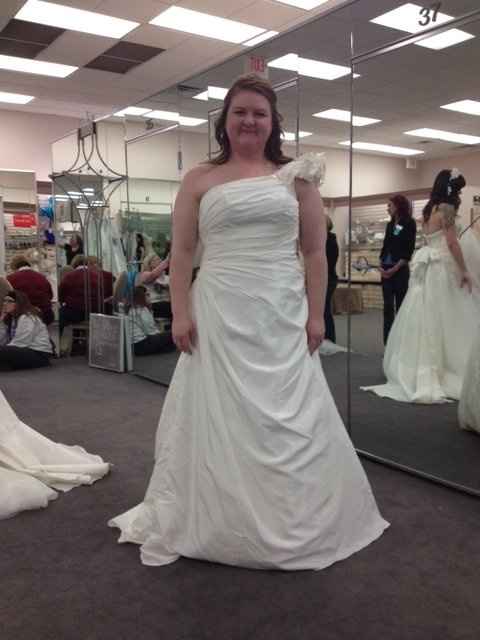 Show us your wedding dress!!!!!!