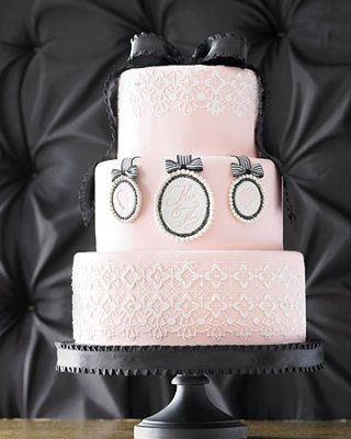 Show us those wedding cakes!!!