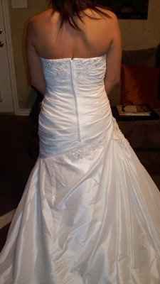 post your wedding  dress pic thanks.