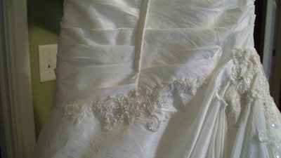 How many have bought their wedding dresses online?