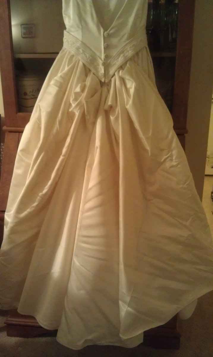 FREE Amalia Carrara Wedding gown - paying it forward!