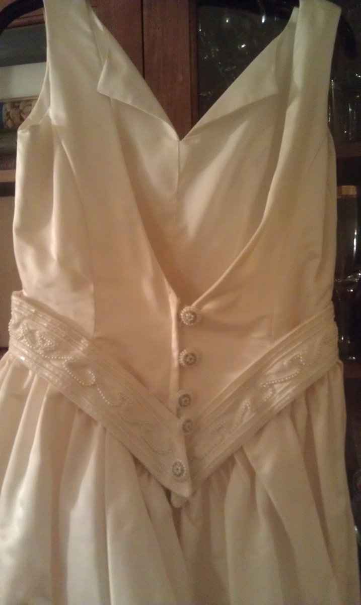 FREE Amalia Carrara Wedding gown - paying it forward!