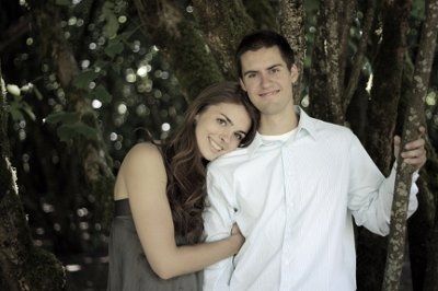 NEW! Engagement Pics :)