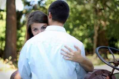 NEW! Engagement Pics :)