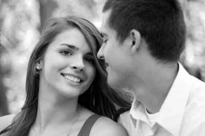 NEW! Engagement Pics :)