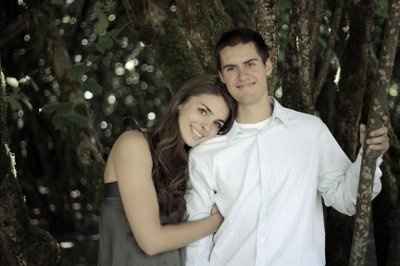 NEW! Engagement Pics :)