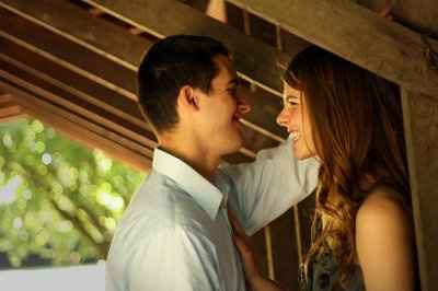 NEW! Engagement Pics :)