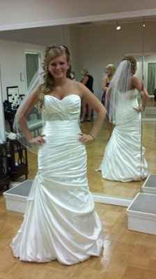 Final dress fitting and hair trail :) **pics included**