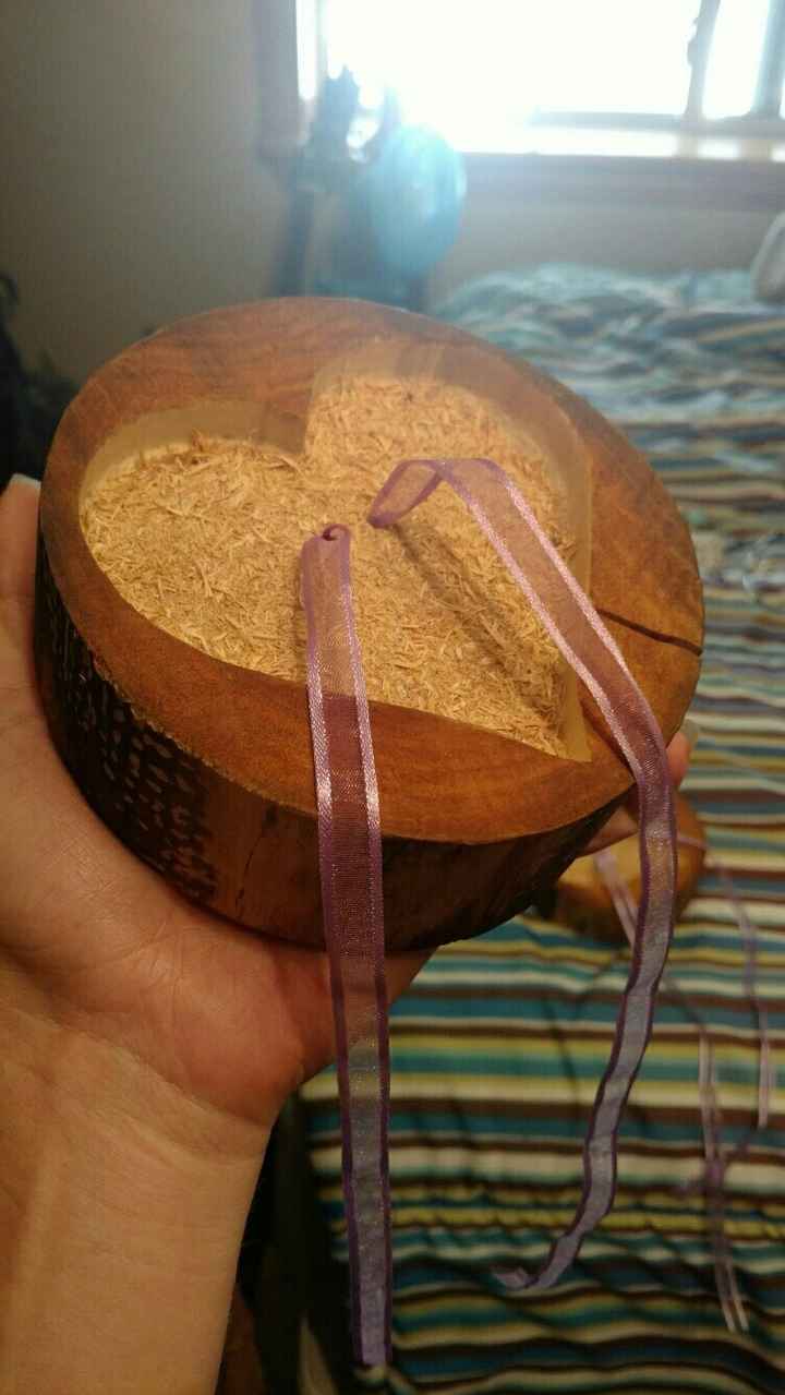 Ring container for active ring barer