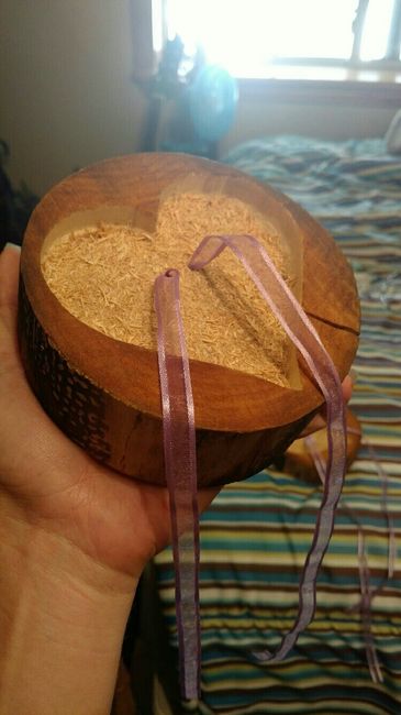 Ring container for active ring barer