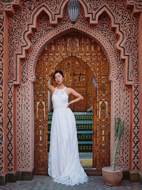 Does your wedding dress have lace, beading, or both? 7