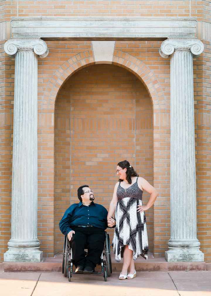 How long does an engagement photoshoot session last? - 1