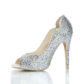 what color shoes with my diamond white dress?!!?