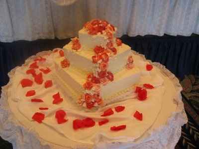 Show us those wedding cakes!!!