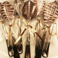 Show off your wedding favors