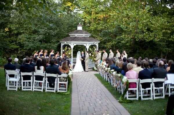 The Decor Aspect of Wedding Planning Totally Evades Me... please help!