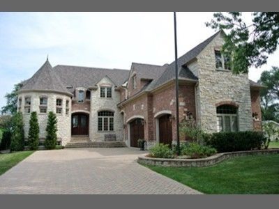 Large HOME in CHICAGO or surrounding suburbs