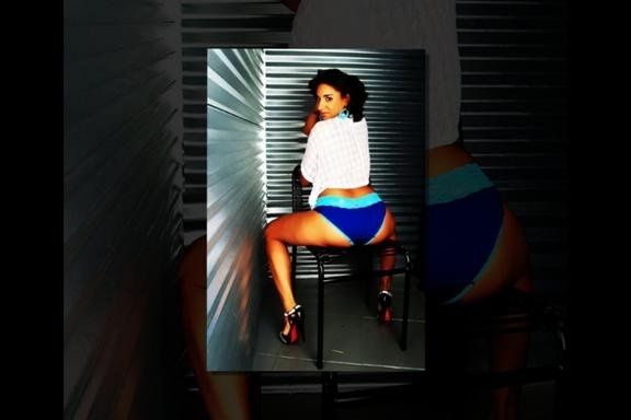 I did my budoir photo shoot * Pic included *