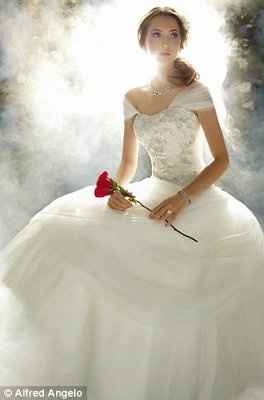 If you had an unlimited budget, What is your dream wedding dress ?