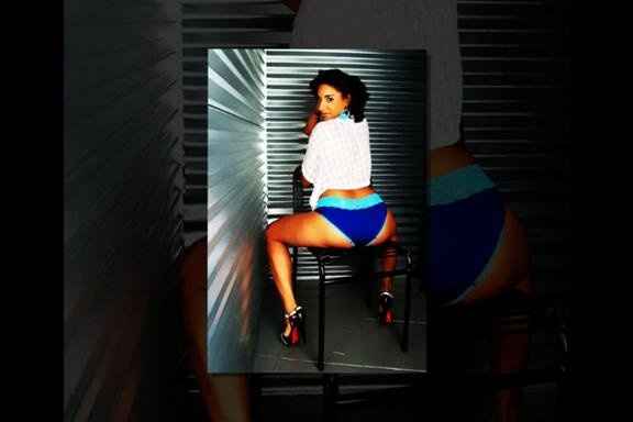 I did my budoir photo shoot * Pic included *