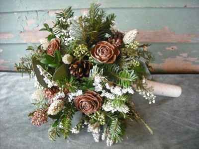 Bridesmaid Bouquets will be this shape, but just pinecones and greenery