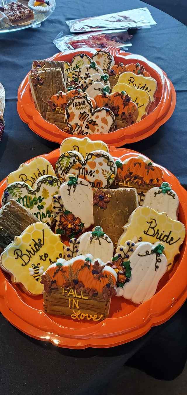 Custom cookies... "Fall in Love," "Bride to Bee"...