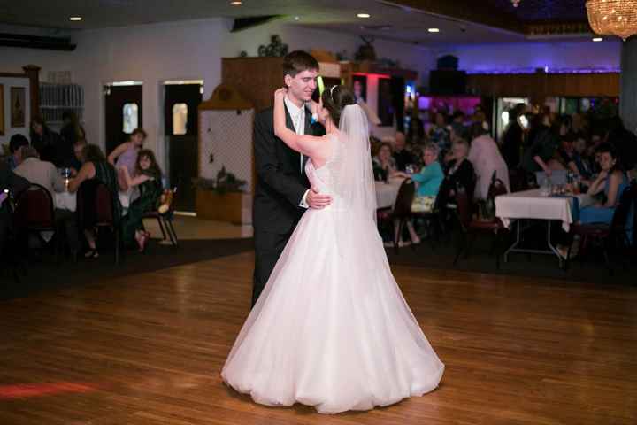 Unpopular opinion: i think bustles are ugly - 1