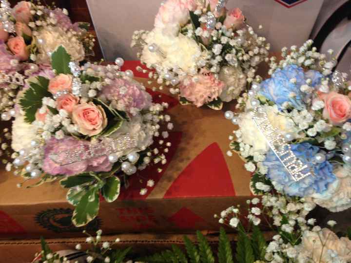 Does anybody DYI wedding flower center pieces?