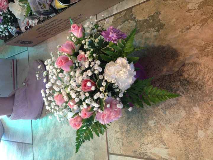 Does anybody DYI wedding flower center pieces?