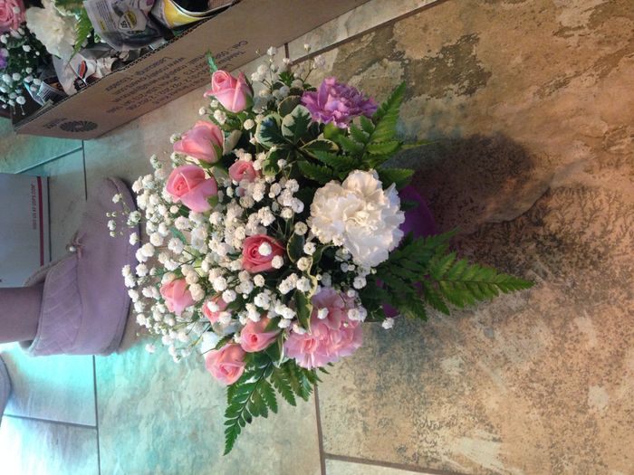 Does anybody DYI wedding flower center pieces?