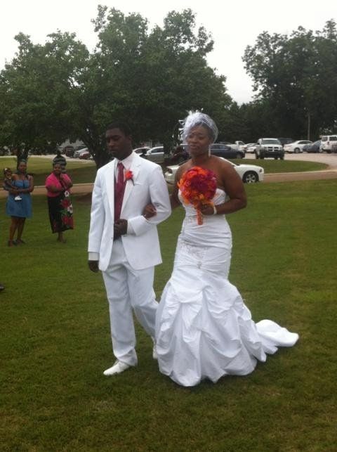 I'm Married.....Mrs. Spratt Checking In....Non Pro Pictures..Very Heavy.... **cake pics added pg 6**