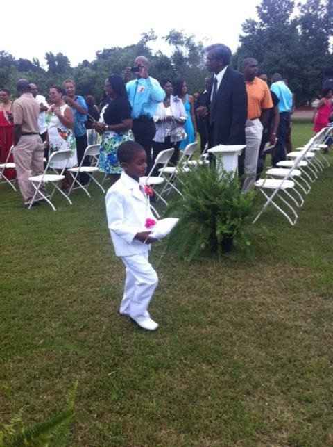 I'm Married.....Mrs. Spratt Checking In....Non Pro Pictures..Very Heavy.... **cake pics added pg 6**