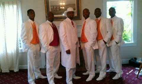 I'm Married.....Mrs. Spratt Checking In....Non Pro Pictures..Very Heavy.... **cake pics added pg 6**