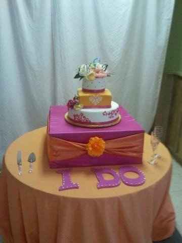 I'm Married.....Mrs. Spratt Checking In....Non Pro Pictures..Very Heavy.... **cake pics added pg 6**